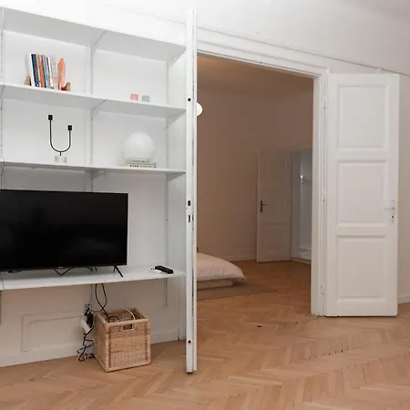 Apartment Old Town Oasis - Chic Comfort & Elegance