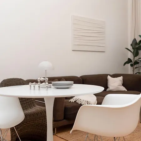 Old Town Oasis - Chic Comfort & Elegance Apartment Bratislava