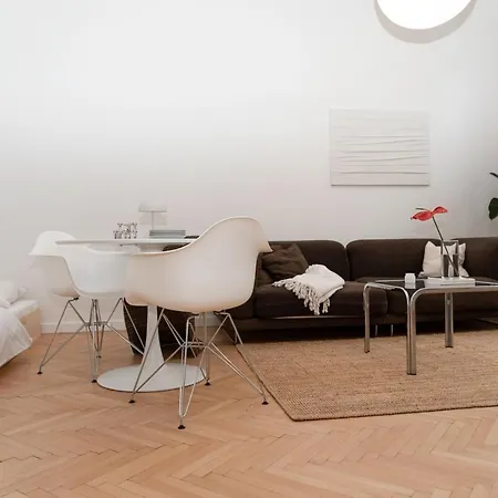 Old Town Oasis - Chic Comfort & Elegance Apartment Bratislava