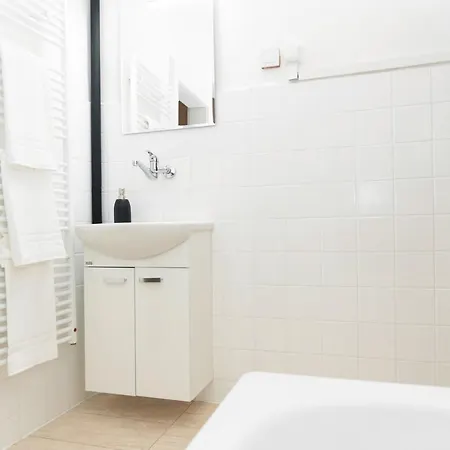 Old Town Oasis - Chic Comfort & Elegance Apartment