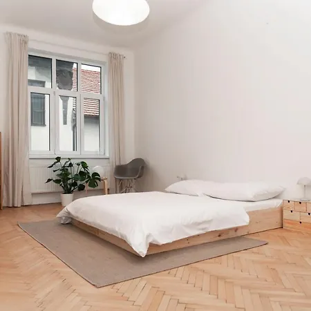 Old Town Oasis - Chic Comfort & Elegance Apartment