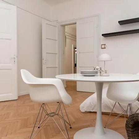 Old Town Oasis - Chic Comfort & Elegance Bratislava