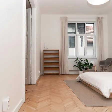 Old Town Oasis - Chic Comfort & Elegance Apartment