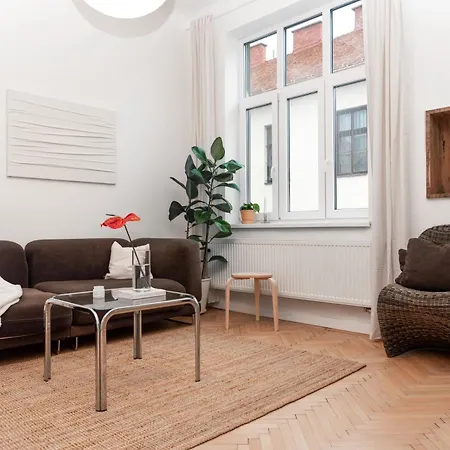 Old Town Oasis - Chic Comfort & Elegance Bratislava