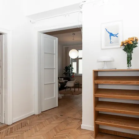 Old Town Oasis - Chic Comfort & Elegance Apartment