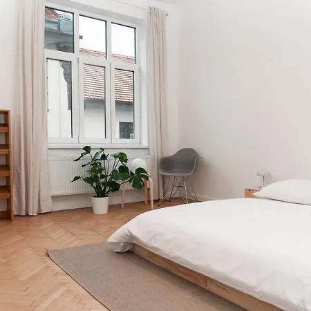 Old Town Oasis - Chic Comfort & Elegance Apartment
